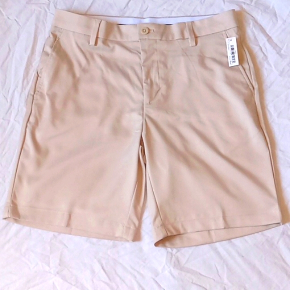 Amazon Essentials Men's Classic Fit Shorts Cream Size 33